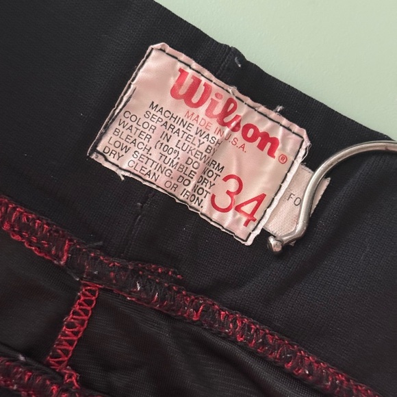Vintage Wilson Basketball Shorts Bulldog Hoops Graphic Red Black Mens 34 - Picture 6 of 7